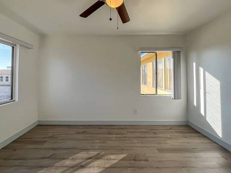 5919-5925 Crenshaw Blvd — Photo 10