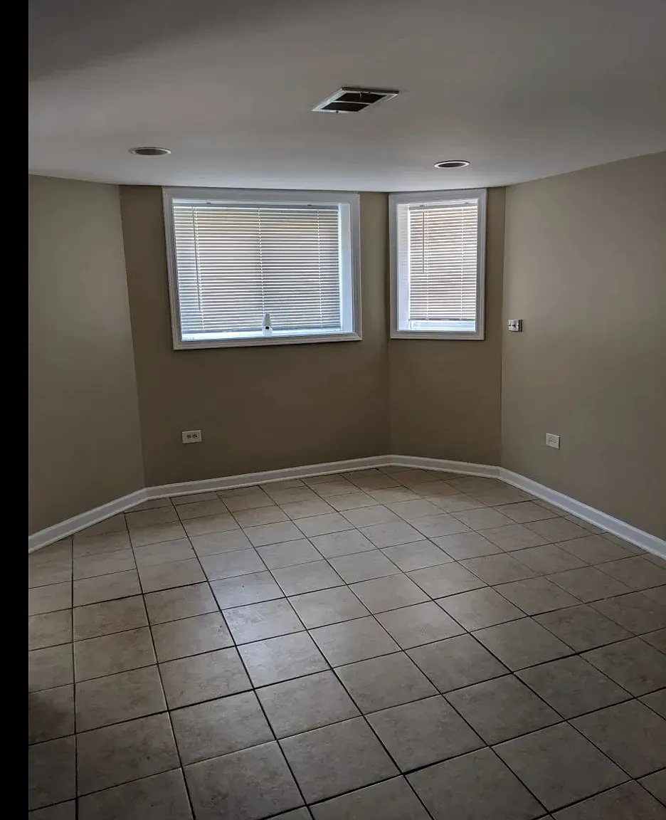 Chic 2 Bed Condo in Chicago | Available 10/1 | $1500 | 1 Bath | Prime Location — Photo 3