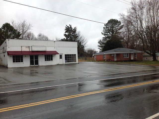 1st image of 1760 E Main St
