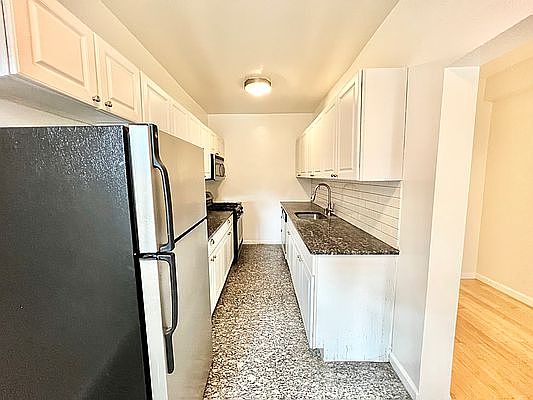 5th image of 80 Woodruff Ave APT 2E