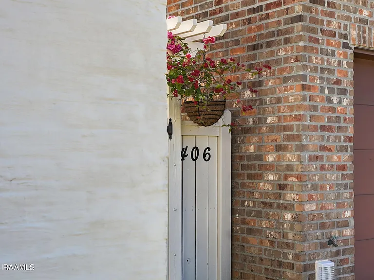 406 Harbor Bend Blvd — Photo 9