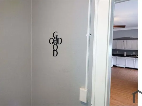 807 11th St Floor 2, Rockford, IL 61104