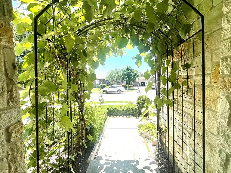 6829 Brindisi Pl — Photo 5