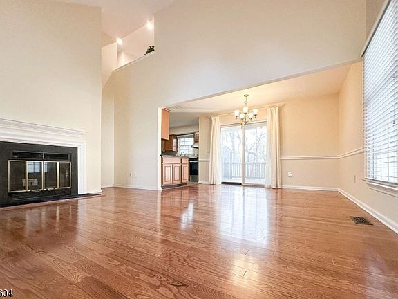 4th image of 170 Smithfield Ct