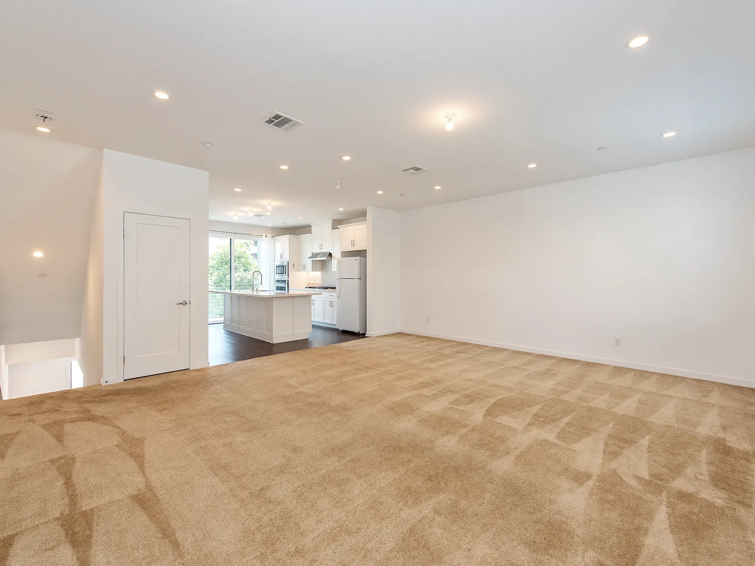 3 bed, 2.5 bath, 1740 sqft, $4,800 — Photo 3