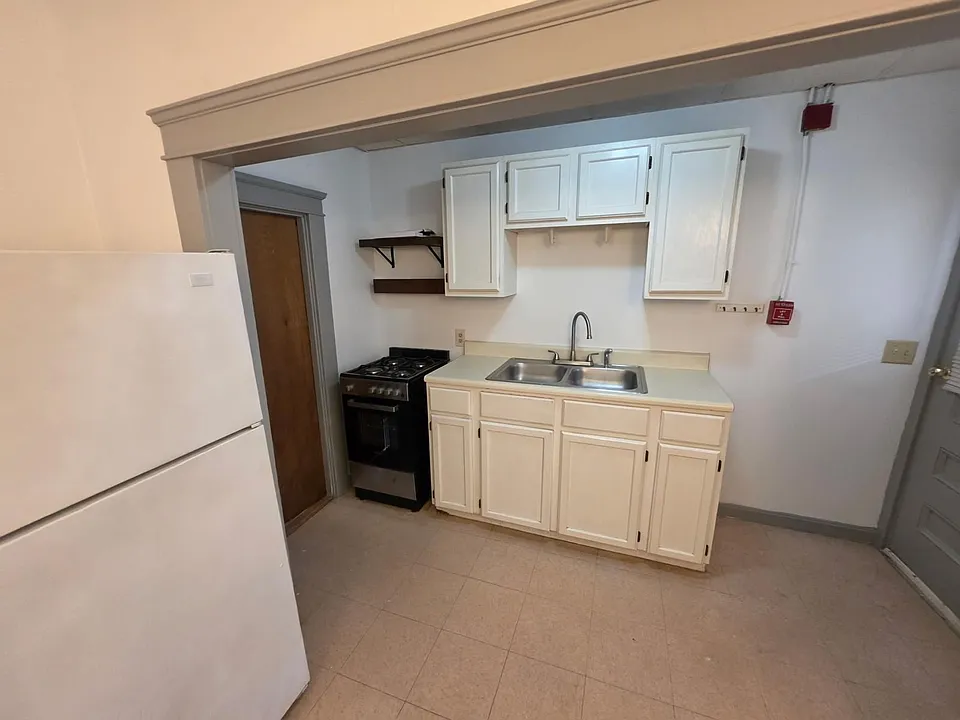 66 King St #3