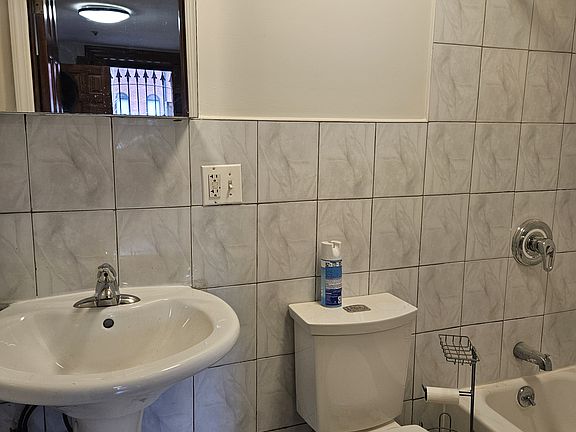 5th image of 69 Gates Ave APT 9