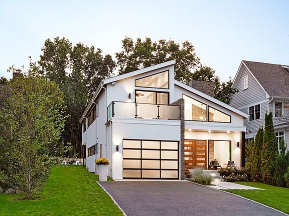 2nd image of 611 Rushmore Ave