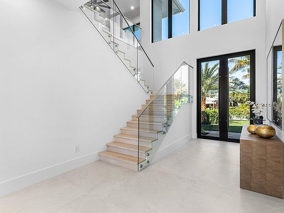 4th image of 368 Churchill Road