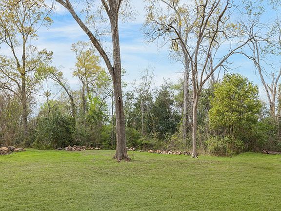 4th image of 121 Bridgeway Dr