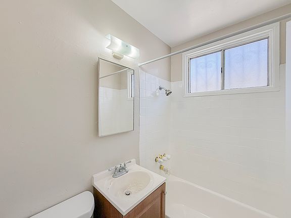 5th image of 3112 Logan Ave