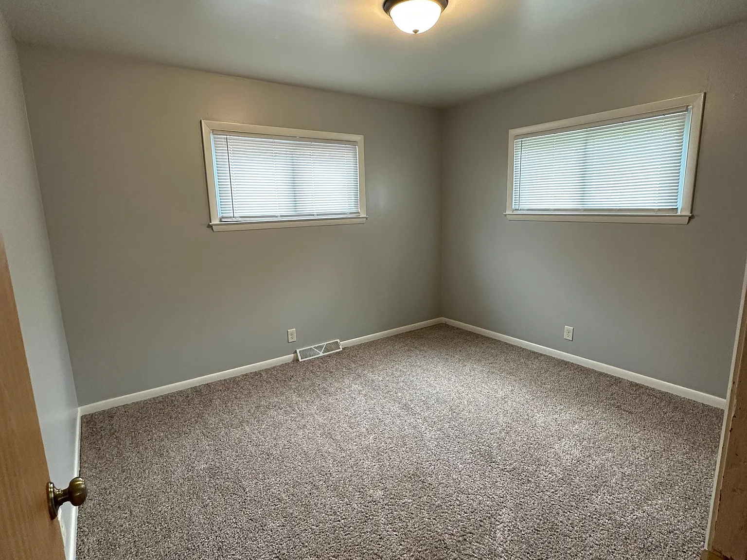 3 bed, 1.0 bath, $1,550 — Photo 3