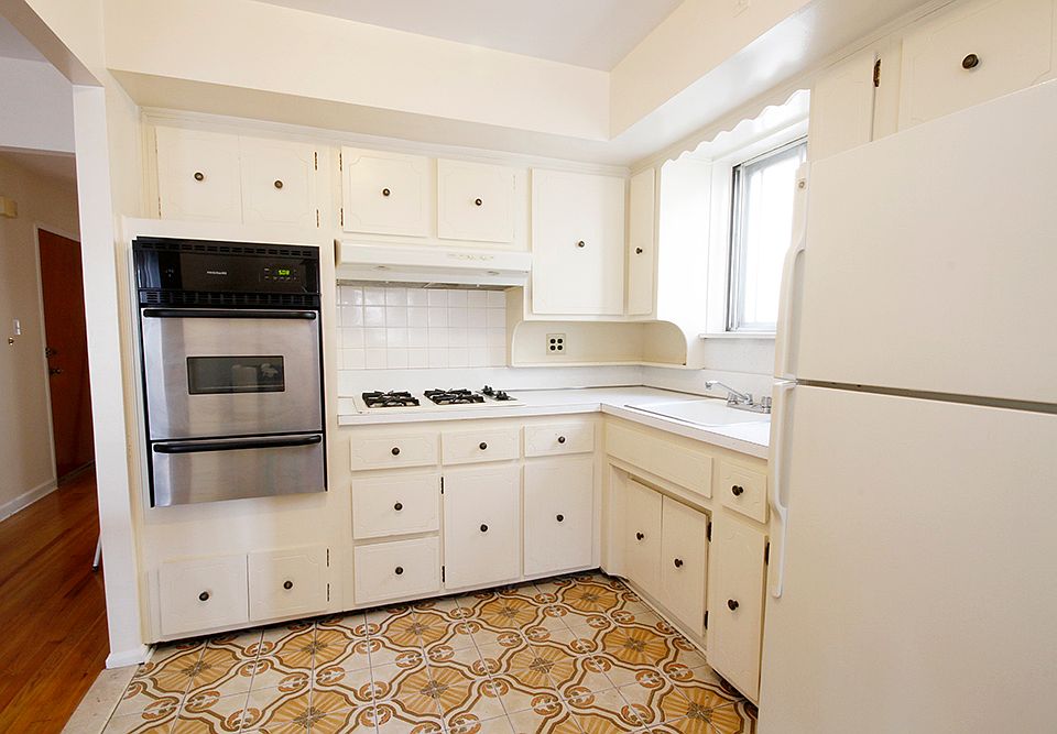 1st image of 3162 44th St