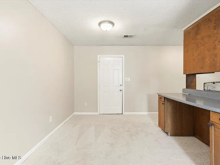 1910 Neptune Dr — Photo 6