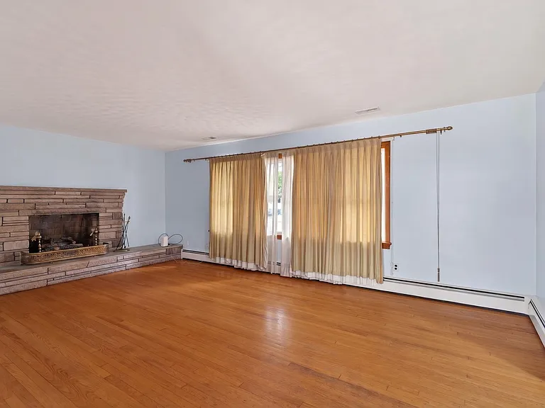110 Marvin Dr — Photo 7
