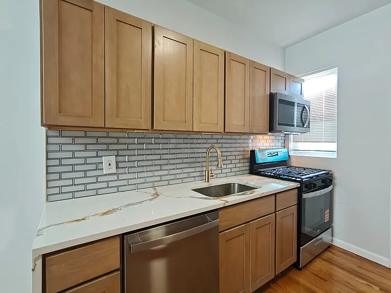 344 N Redfield St — Photo 4