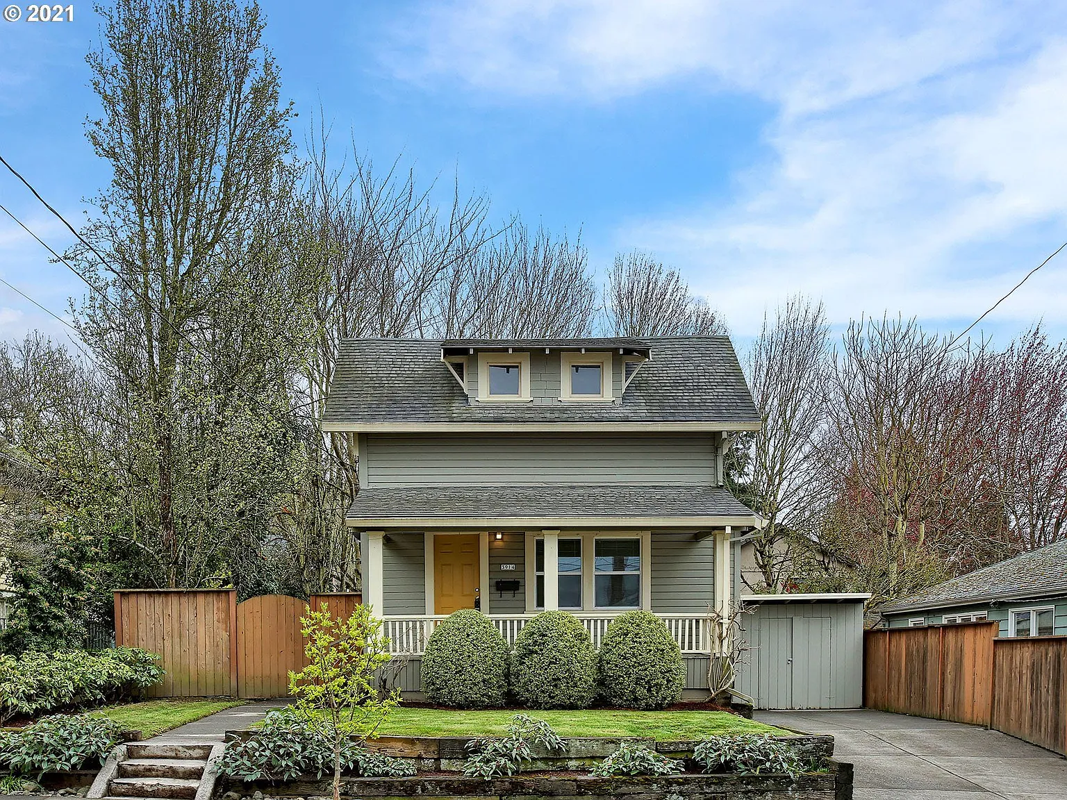 3914 SE Schiller St photo 1