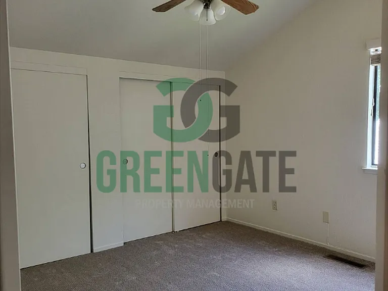 2428 Woodvale Dr — Photo 45