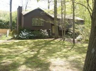 22 Hideaway Ln, Hamden, CT 06518