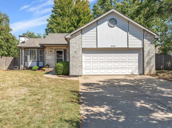 2742 S Yellowstone Ct, Wichita, KS 67215