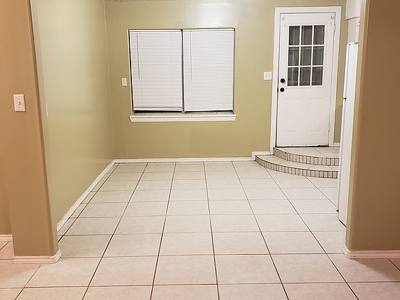 4th image of 106 Citriana St
