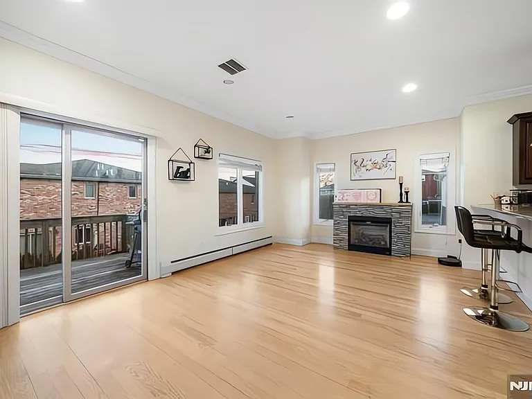 220B Glen Ave #B — Photo 5