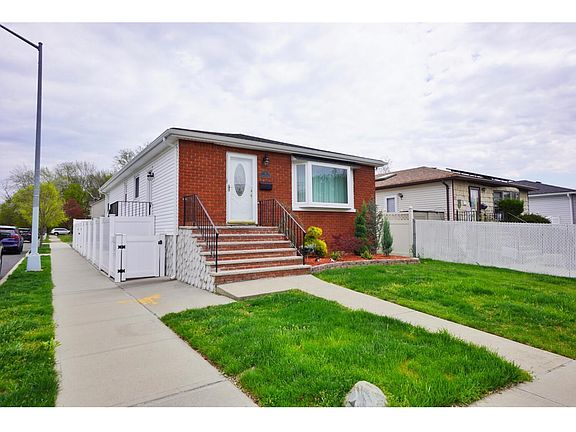 3rd image of 3 Clearmont Ave