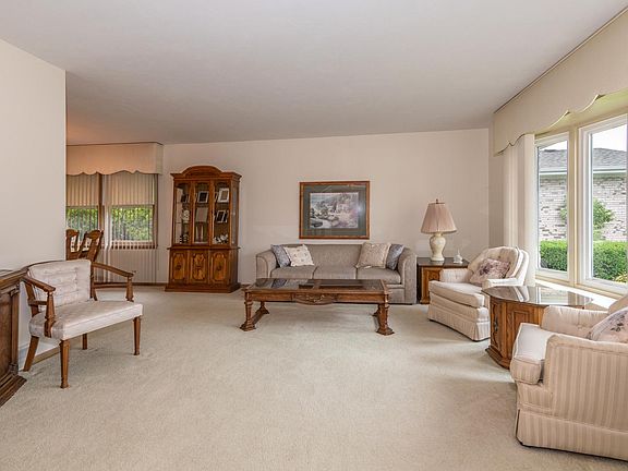4th image of 1016 S Beechwood Dr