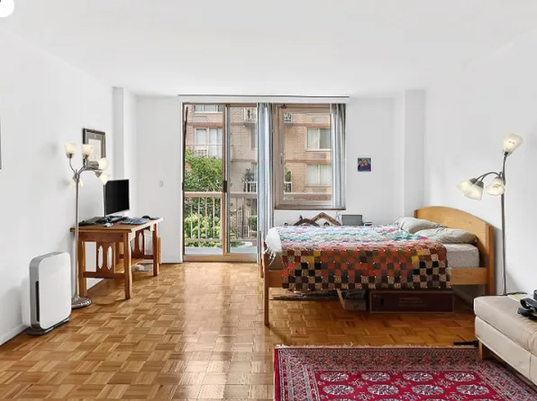 393 W 49th St APT 3LL, New York, NY 10019