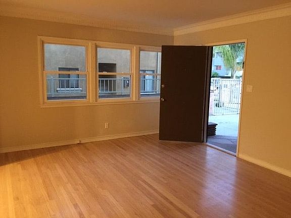 2nd image of 10939 Moorpark St