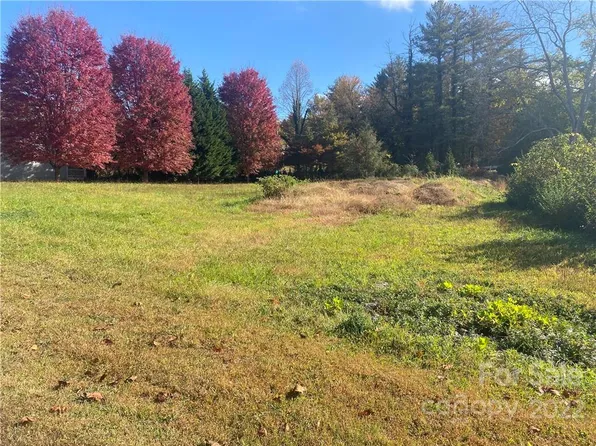 75 Almond Branch Dr, Hendersonville, NC 28791