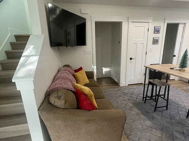 2233 Jefferson Ave #3 — Photo 5