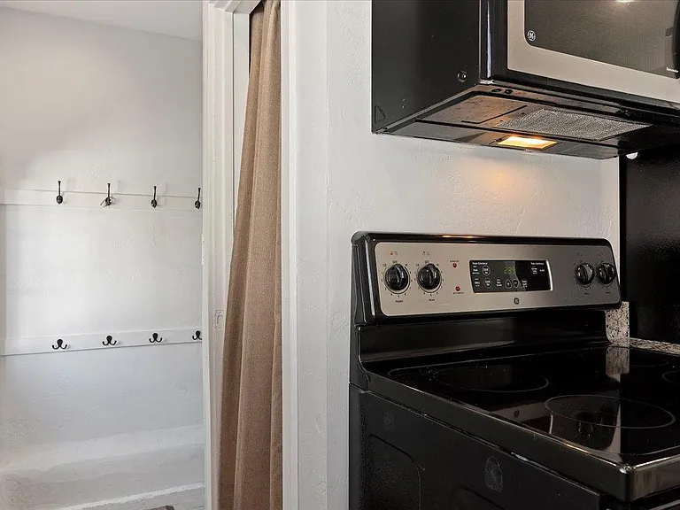 3940 Evelyn Rd — Photo 11