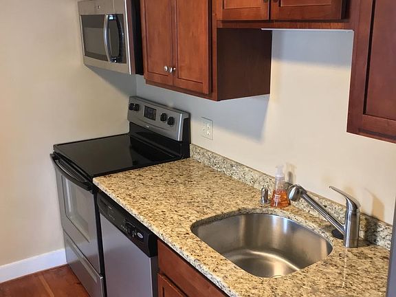 3rd image of 11 Ashland Ct