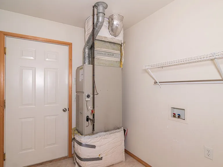 3122 Meadow Glen Ln — Photo 12