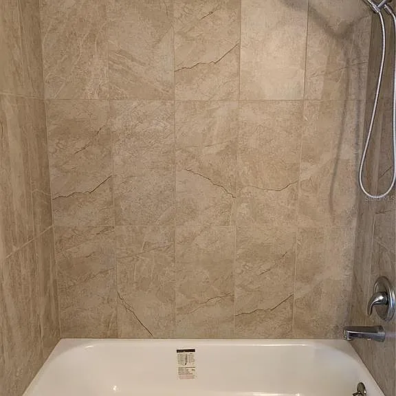 9405 Hidden Water Cir — Photo 32
