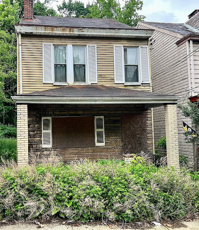 324 Flowers Ave photo 1