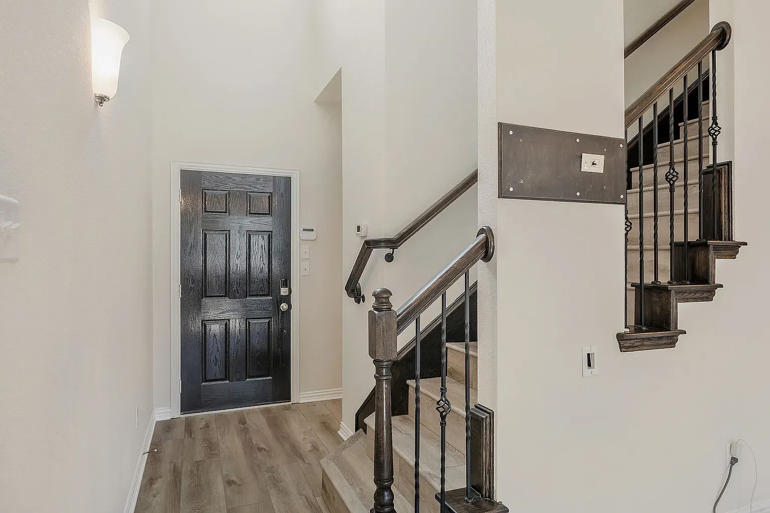 3 bed, 2.5 bath, 1645 sqft, $2,350 — Photo 3