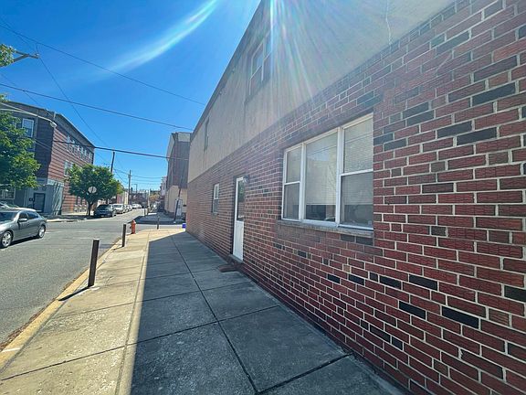 3rd image of 1626 S 8th St Floor 1