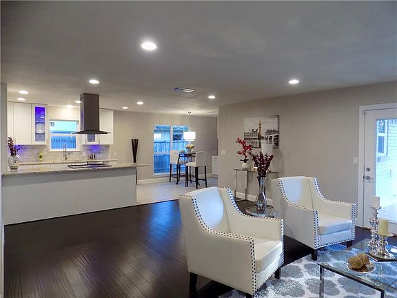 5th image of 515 Brookshire Ln