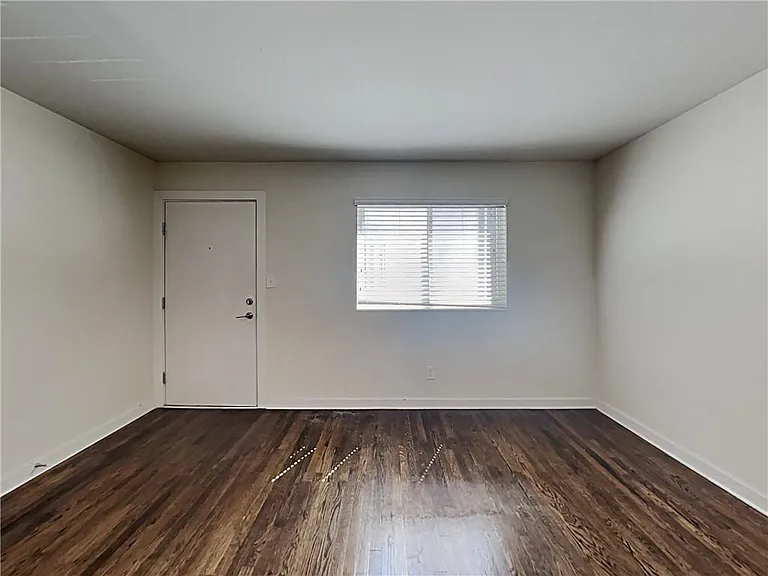 880 N Highland Ave NE #B4 — Photo 4