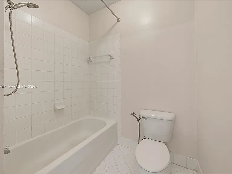 3393 NE 11th Dr — Photo 24