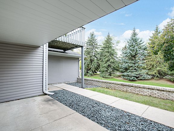 4th image of 3165 Manitou Dr #6