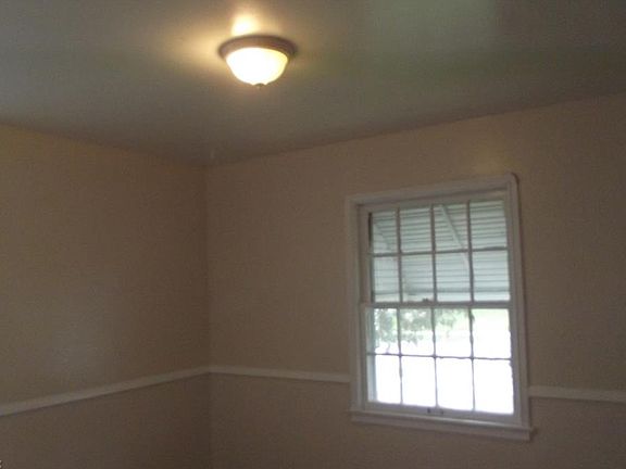 5th image of 126 Gould Ave
