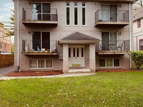 7 Lafayette Rd, Riverside, IL 60546