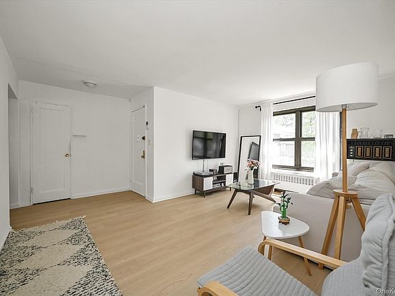 4th image of 4 East Mill Drive #3E