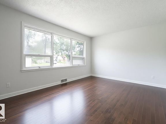 3rd image of 4906 50th Ave