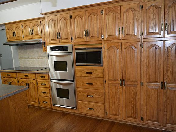 2nd image of 221 N Ash St