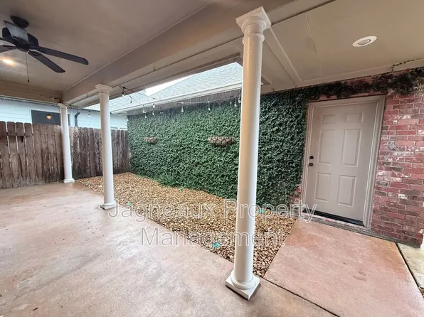 2137 La Cache Dr, Lake Charles, LA 70601