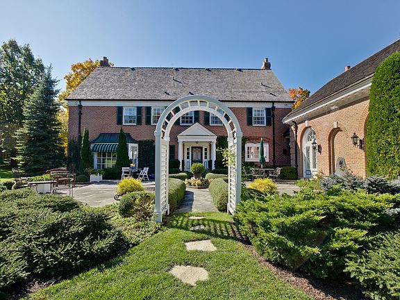 5th image of 50 Pembroke Dr